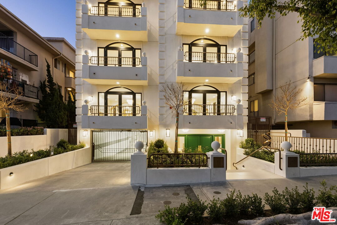11923 Gorham Ave Unit: 202