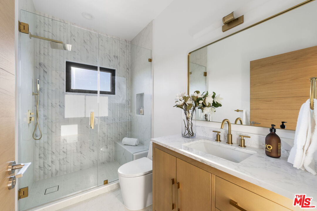 11923 Gorham Ave Unit: 202