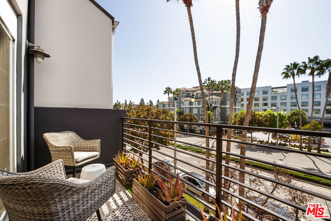 5400 Playa Vista Dr Unit: 14