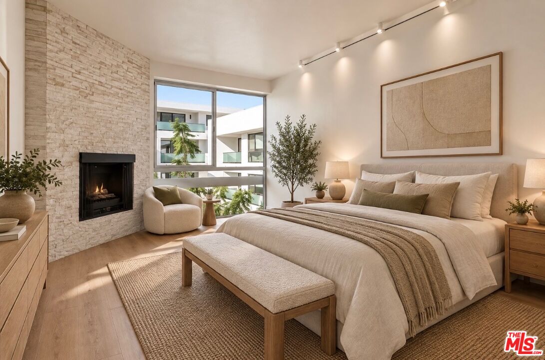 320 N Maple Dr Unit: 303