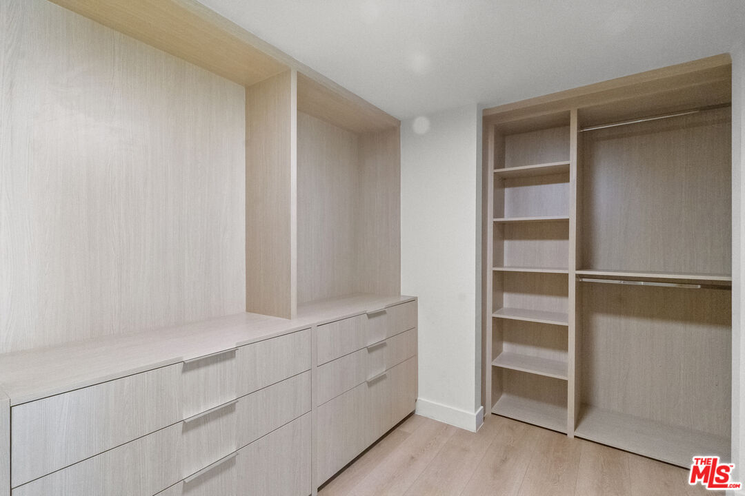 320 N Maple Dr Unit: 303
