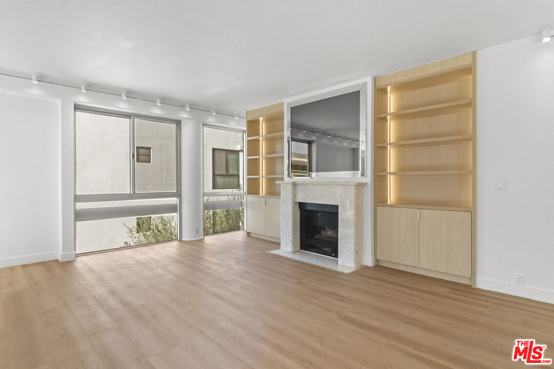 320 N Maple Dr Unit: 303