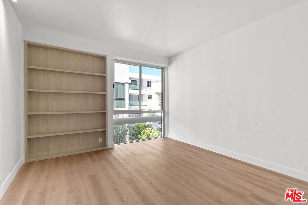 320 N Maple Dr Unit: 303