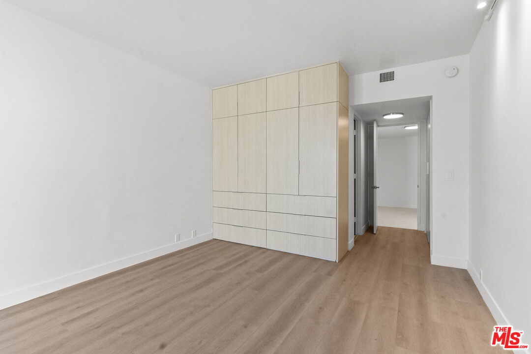 320 N Maple Dr Unit: 303