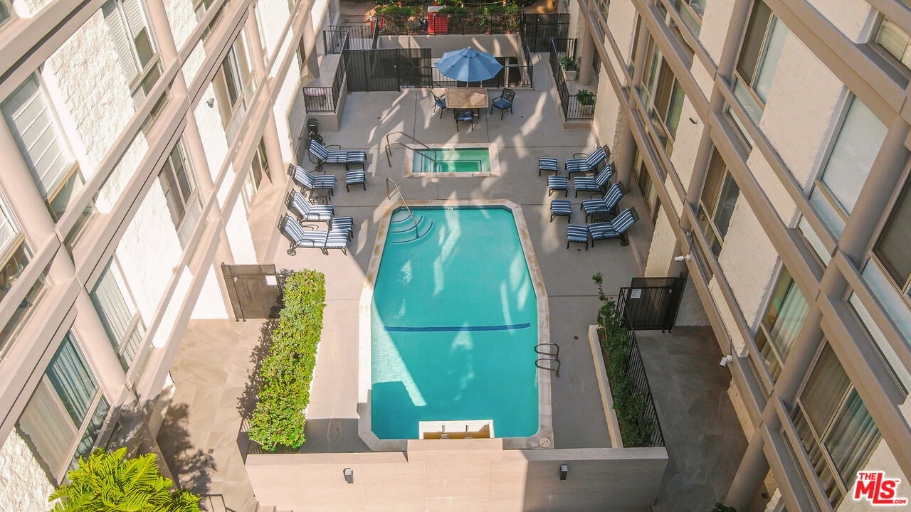 320 N Maple Dr Unit: 303