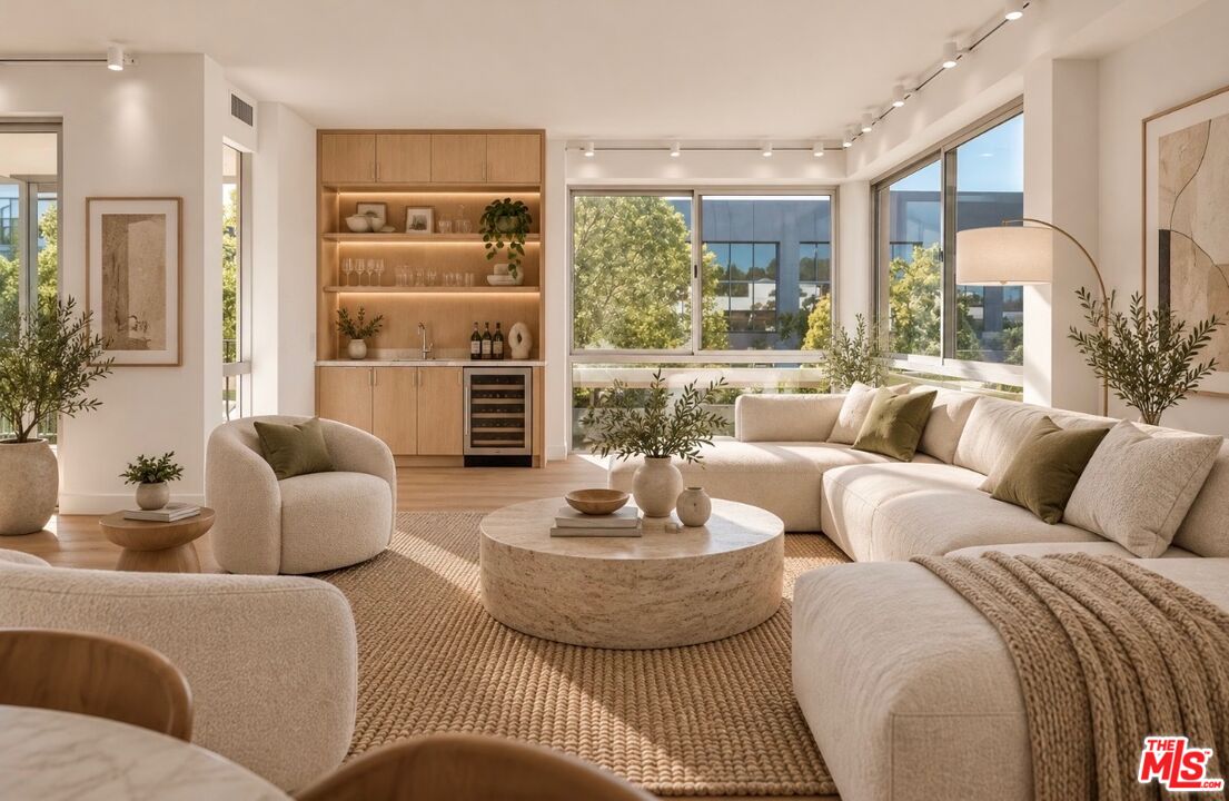 320 N Maple Dr Unit: 303
