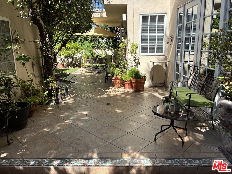 341 S Palm Dr Unit: Guesthouse