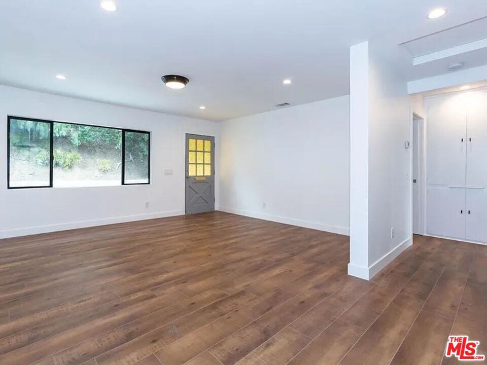858 Oneonta Dr