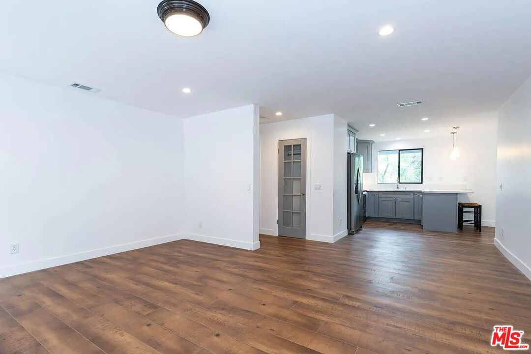 858 Oneonta Dr
