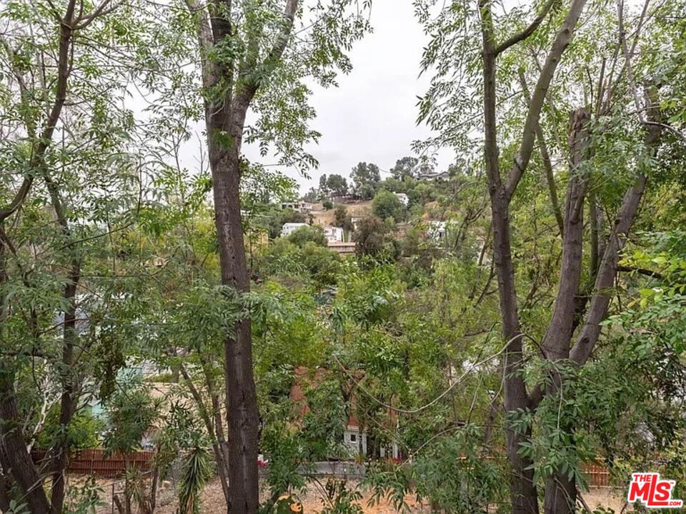 858 Oneonta Dr
