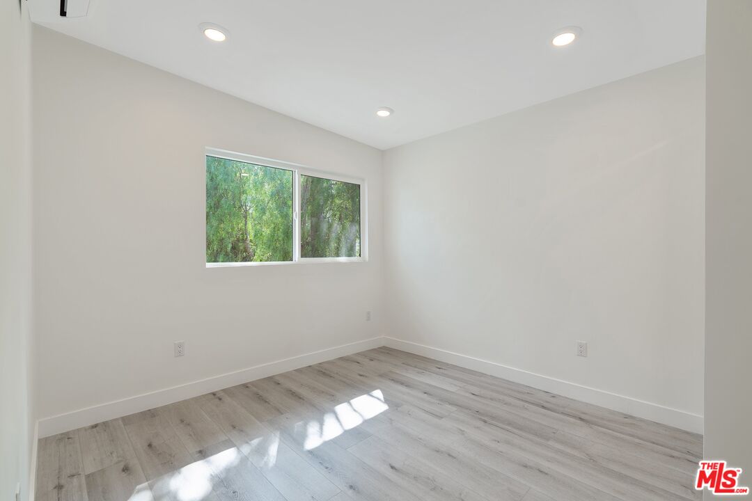 1025 Pleasantview Ave Unit: B
