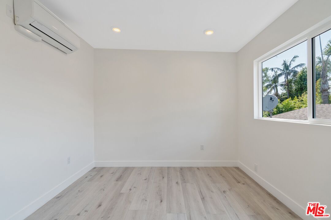 1025 Pleasantview Ave Unit: B
