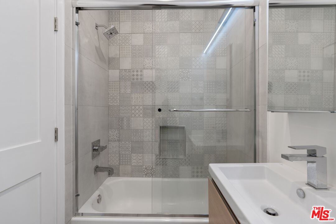 1025 Pleasantview Ave Unit: B