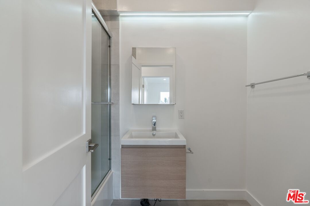 1025 Pleasantview Ave Unit: B