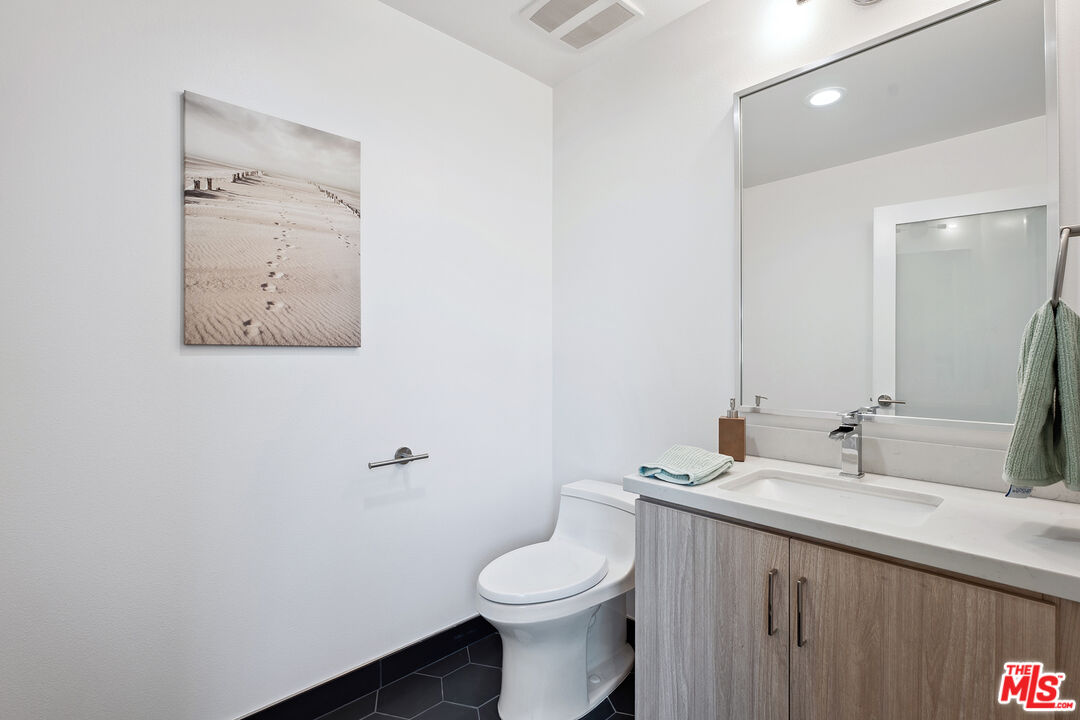 1746 Garfield Pl Unit: 203