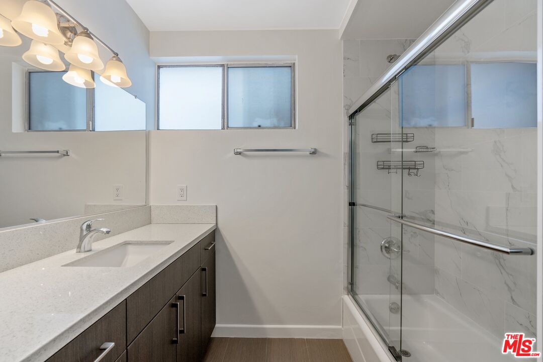 1301 S Saltair Ave Unit: 3