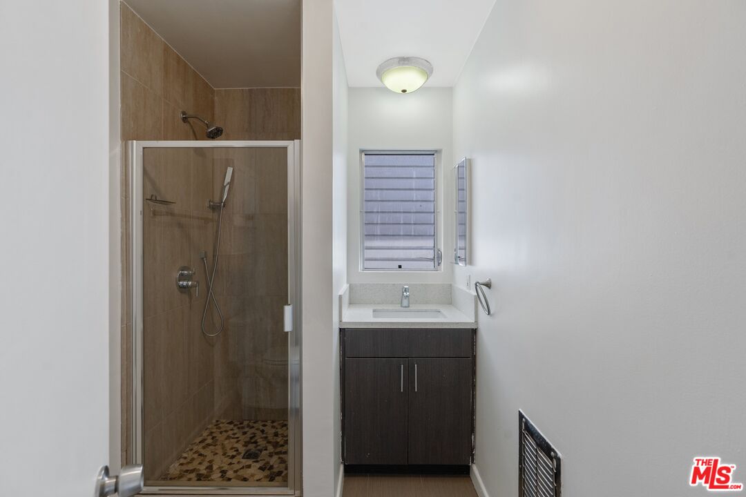 1301 S Saltair Ave Unit: 3
