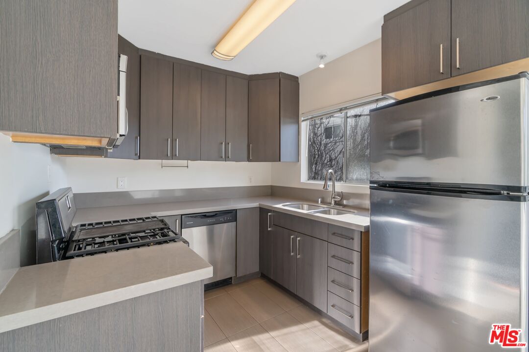 1301 S Saltair Ave Unit: 3