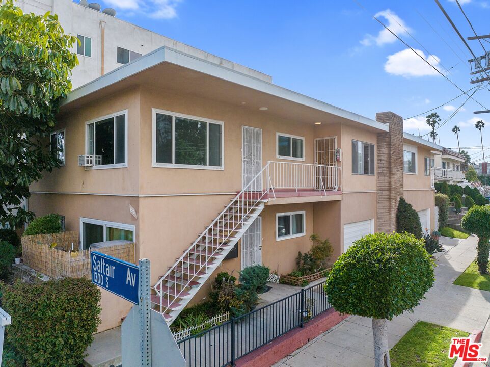 1301 S Saltair Ave Unit: 3