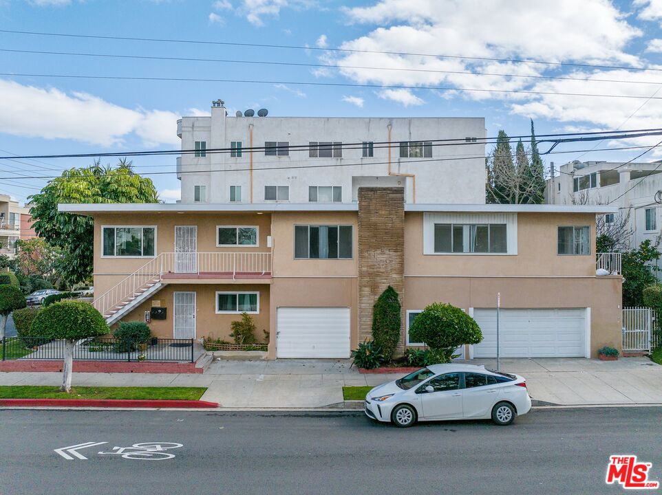 1301 S Saltair Ave Unit: 3