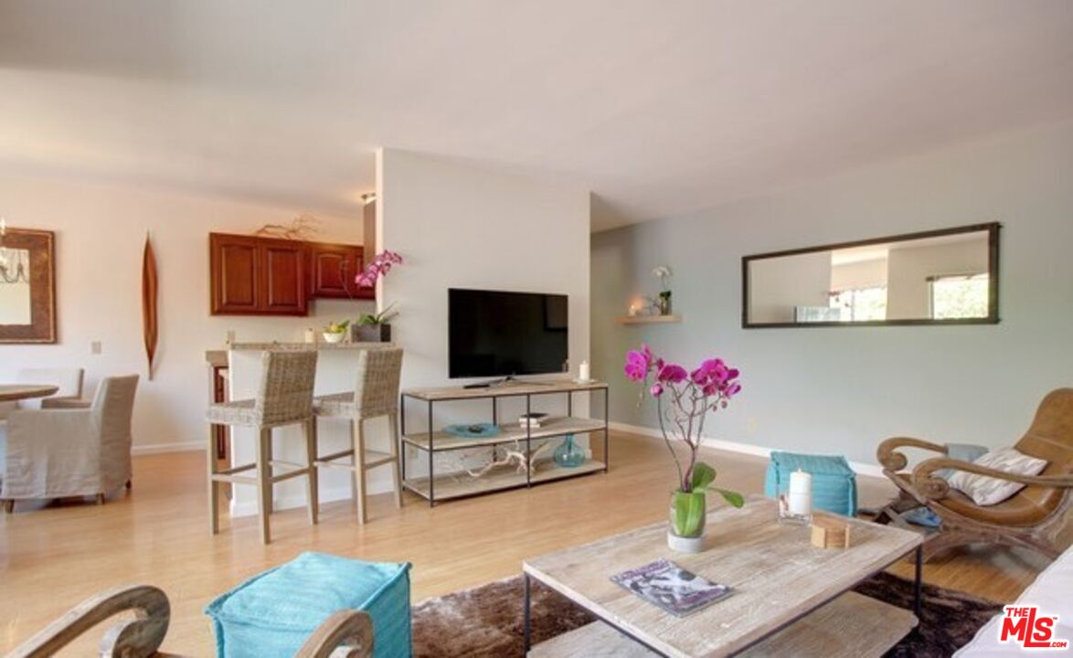 852 17th St Unit: 1