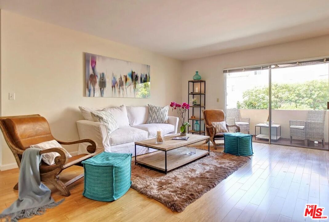 852 17th St Unit: 1
