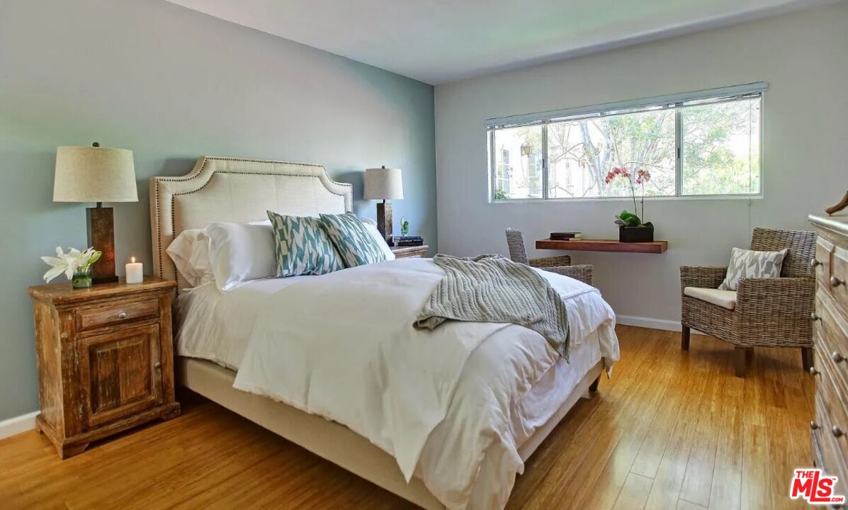852 17th St Unit: 1