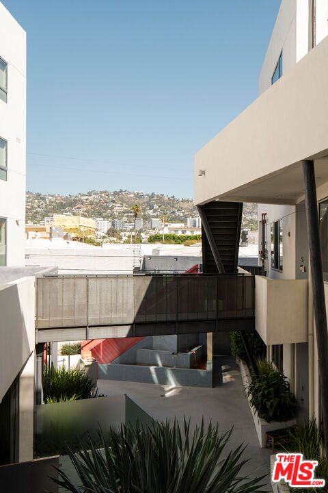 616 N Croft Ave Unit: 6