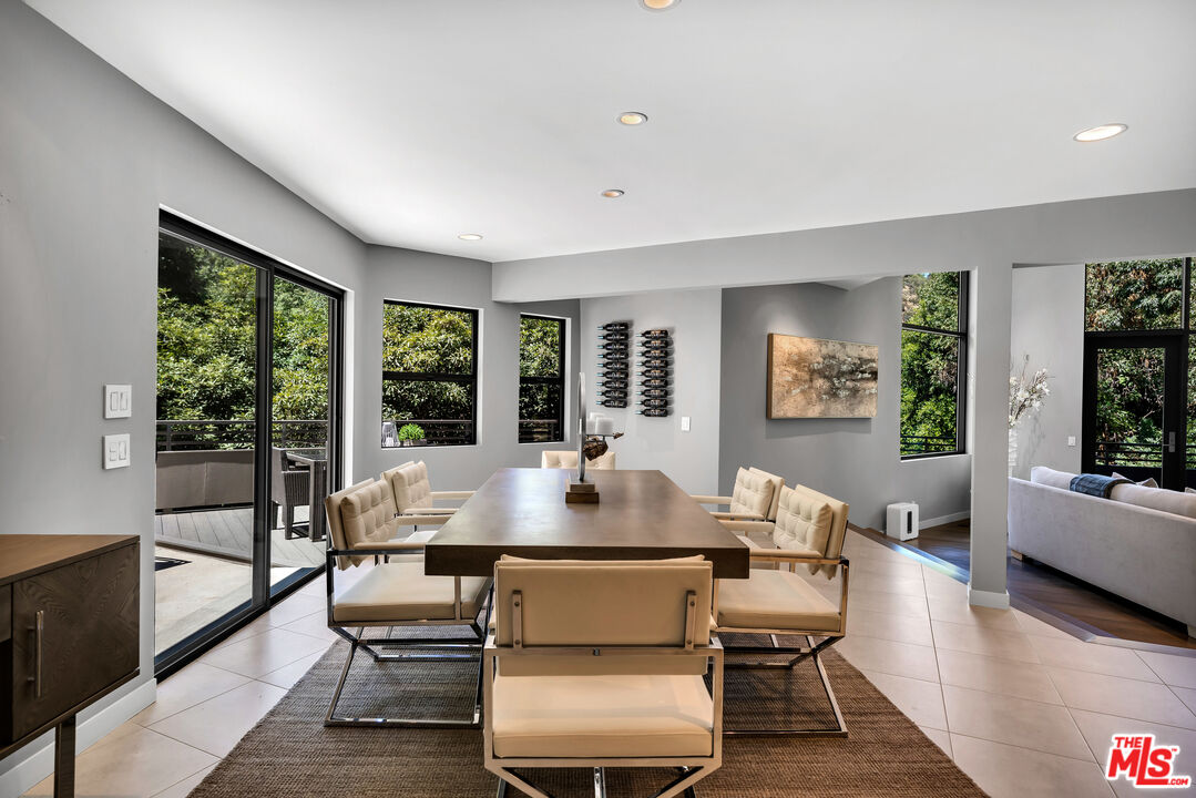 3386 Mandeville Canyon Rd
