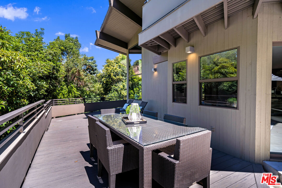 3386 Mandeville Canyon Rd
