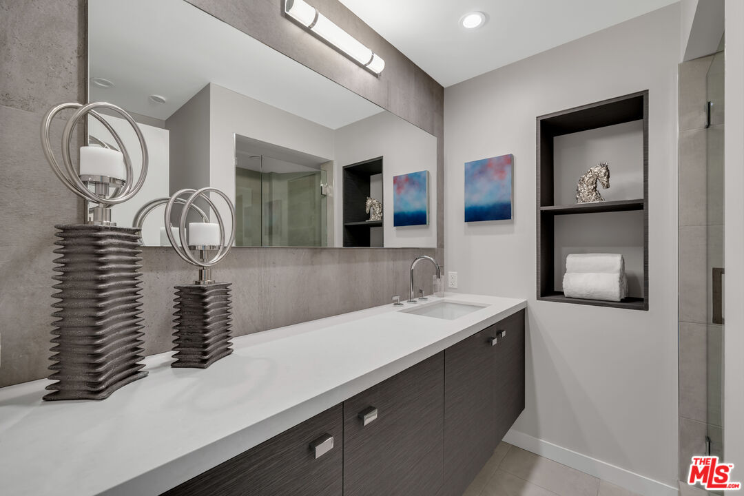 3386 Mandeville Canyon Rd