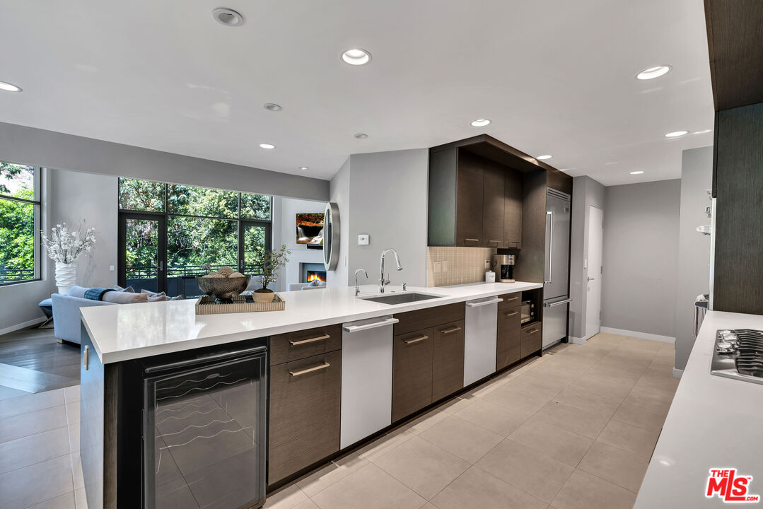 3386 Mandeville Canyon Rd