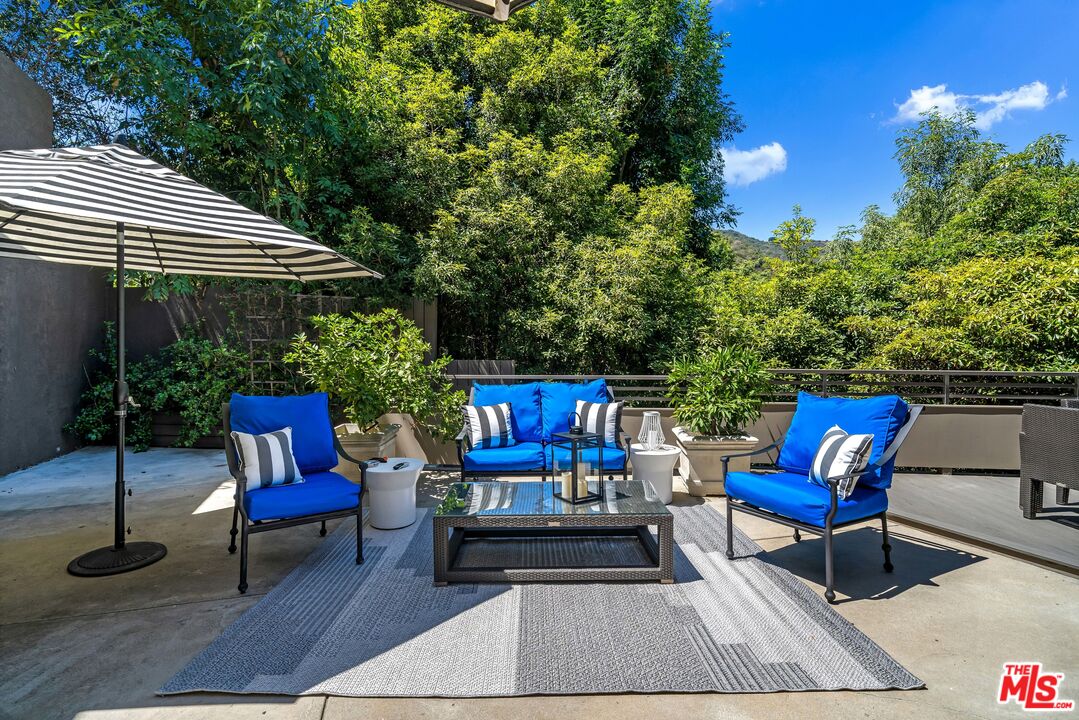3386 Mandeville Canyon Rd