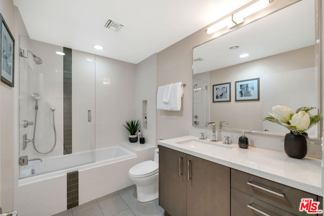 3386 Mandeville Canyon Rd