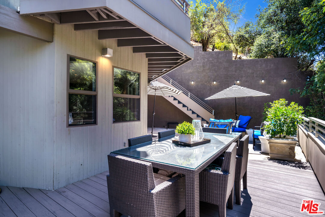 3386 Mandeville Canyon Rd
