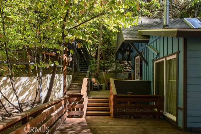 782 Lake DR