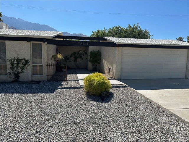 2605 N Kitty Hawk DR