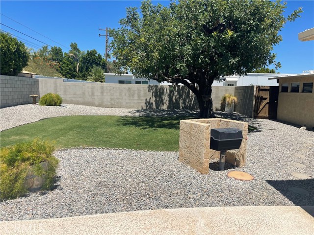 2605 N Kitty Hawk DR