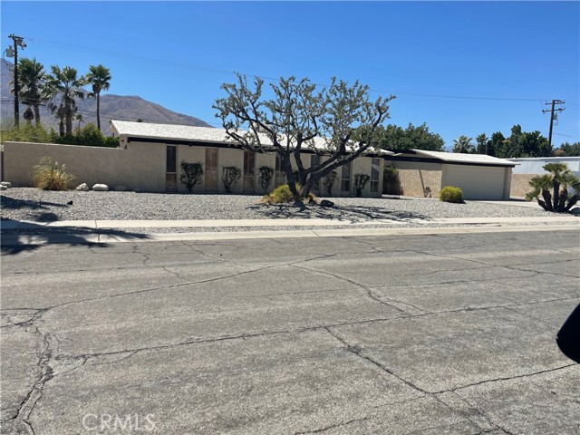 2605 N Kitty Hawk DR