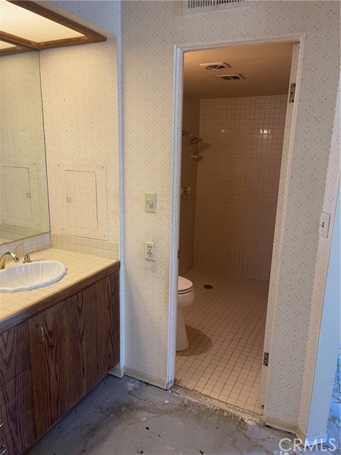 2605 N Kitty Hawk DR