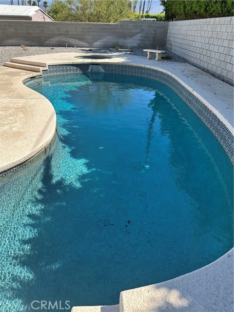 2605 N Kitty Hawk DR