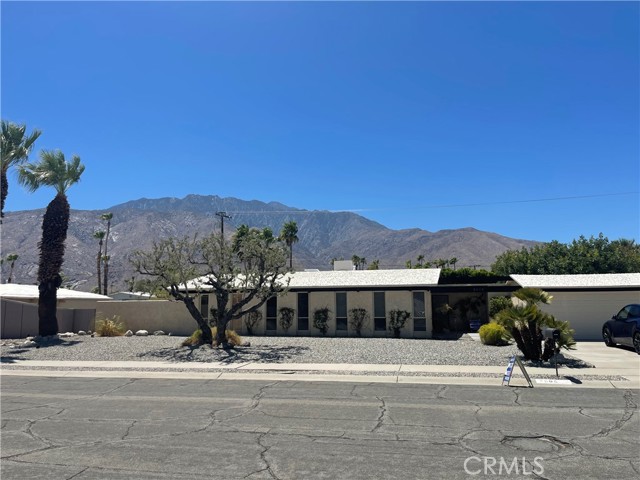 2605 N Kitty Hawk DR