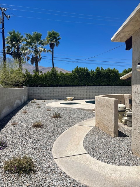 2605 N Kitty Hawk DR