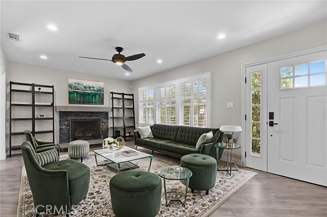 513 W Commonwealth AVE