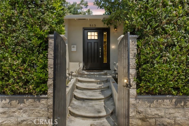 513 W Commonwealth AVE