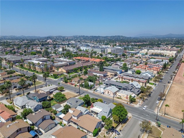 513 W Commonwealth AVE