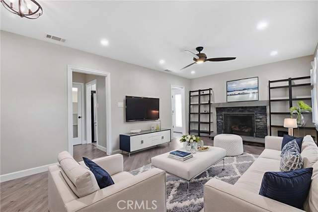 513 W Commonwealth AVE