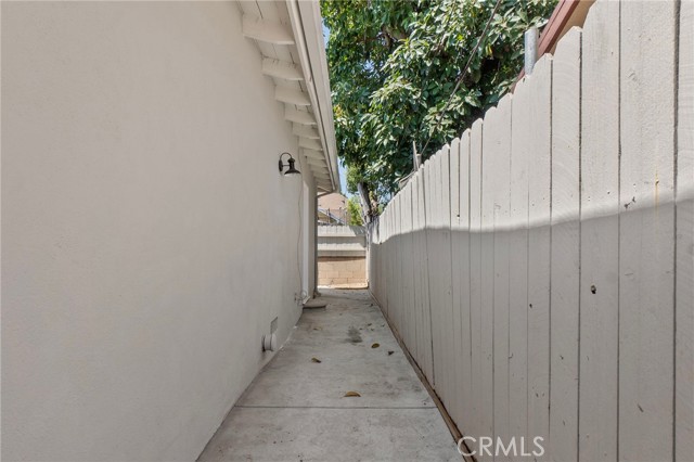 513 W Commonwealth AVE