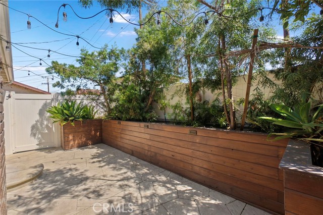 513 W Commonwealth AVE