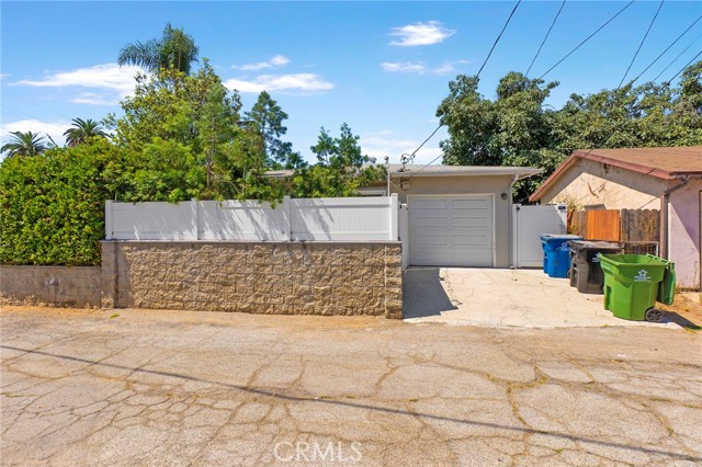 513 W Commonwealth AVE